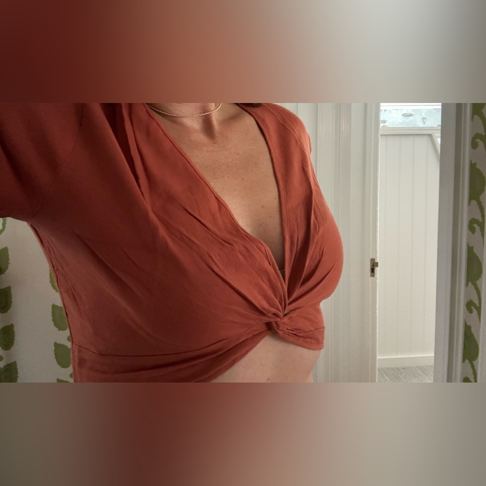 Monrow Linen Front Twist Top In Faded Rust Size L… - image 1